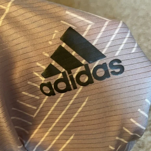 Adidas Men’s Freelift Large Gray and White Pattern Tee - Picture 3 of 4